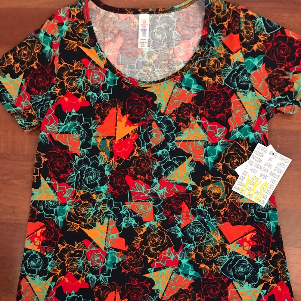 LuLaRoe Rose Classic T